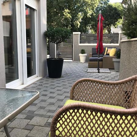 Holiday Home Aspalathos - With Free Parking, Near The Beach, A Few Minutes' Walking Distance To The Unesco Palace Split Exterior foto