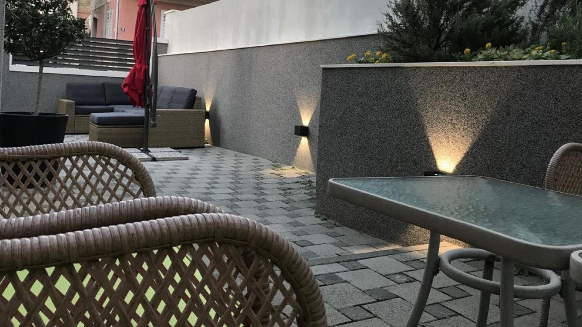 Holiday Home Aspalathos - With Free Parking, Near The Beach, A Few Minutes' Walking Distance To The Unesco Palace Split Exterior foto