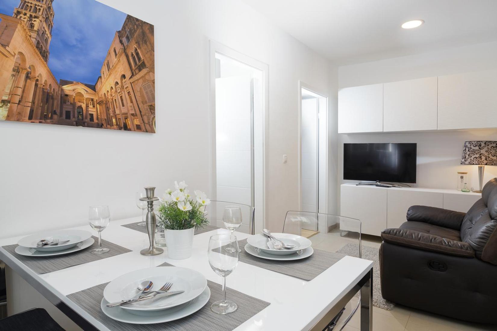 Holiday Home Aspalathos - With Free Parking, Near The Beach, A Few Minutes' Walking Distance To The Unesco Palace Split Exterior foto