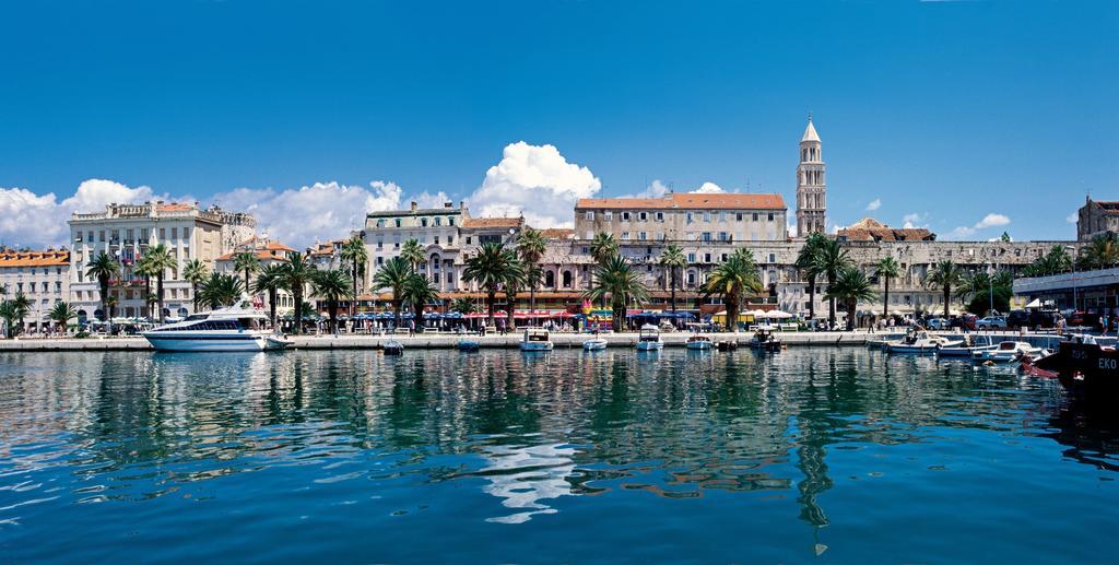 Holiday Home Aspalathos - With Free Parking, Near The Beach, A Few Minutes' Walking Distance To The Unesco Palace Split Quarto foto