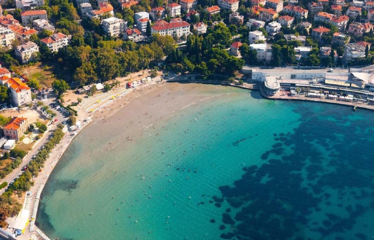 Holiday Home Aspalathos - With Free Parking, Near The Beach, A Few Minutes' Walking Distance To The Unesco Palace Split Exterior foto