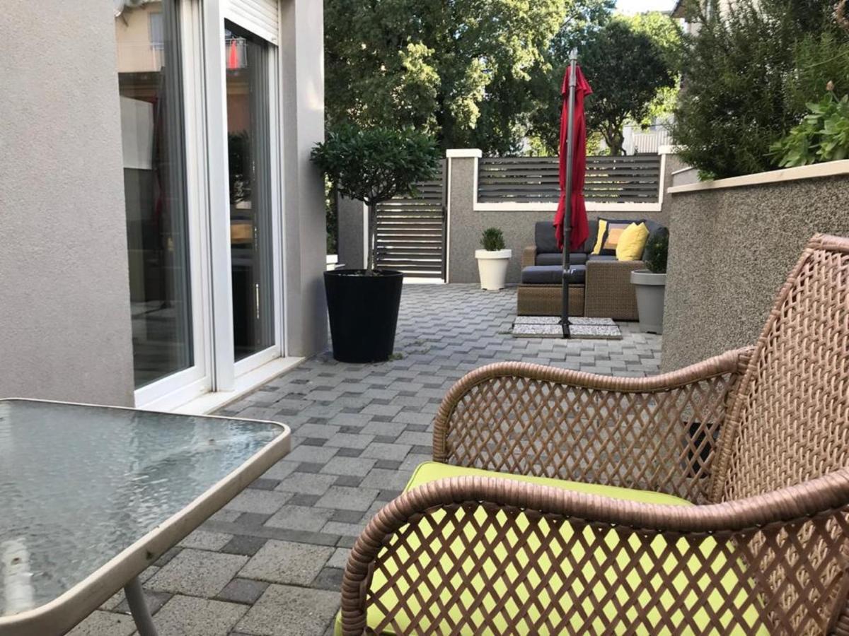 Holiday Home Aspalathos - With Free Parking, Near The Beach, A Few Minutes' Walking Distance To The Unesco Palace Split Exterior foto